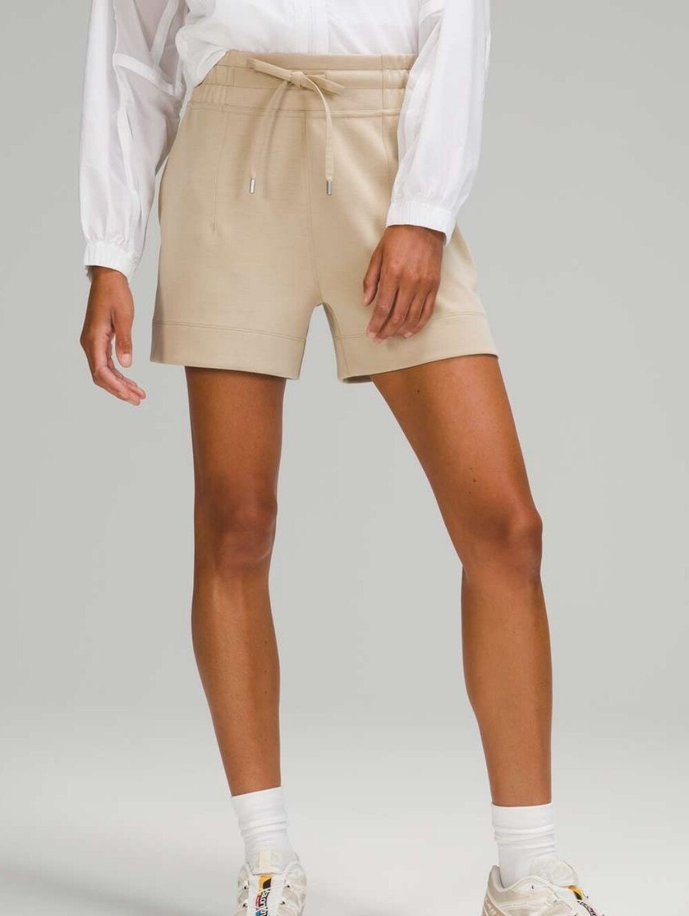 Lululemon Size 4 "Soft Ambitions" High Rise Short 4" In Trench
